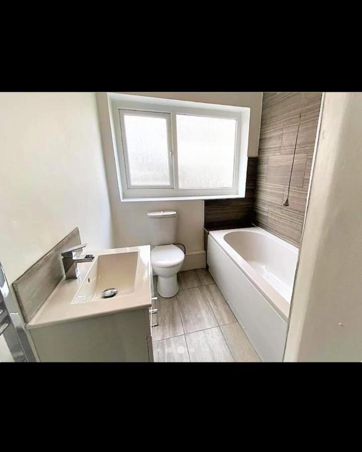 Business Friendly 3Br Home - King Size Beds & Centrally Located Суонси Экстерьер фото