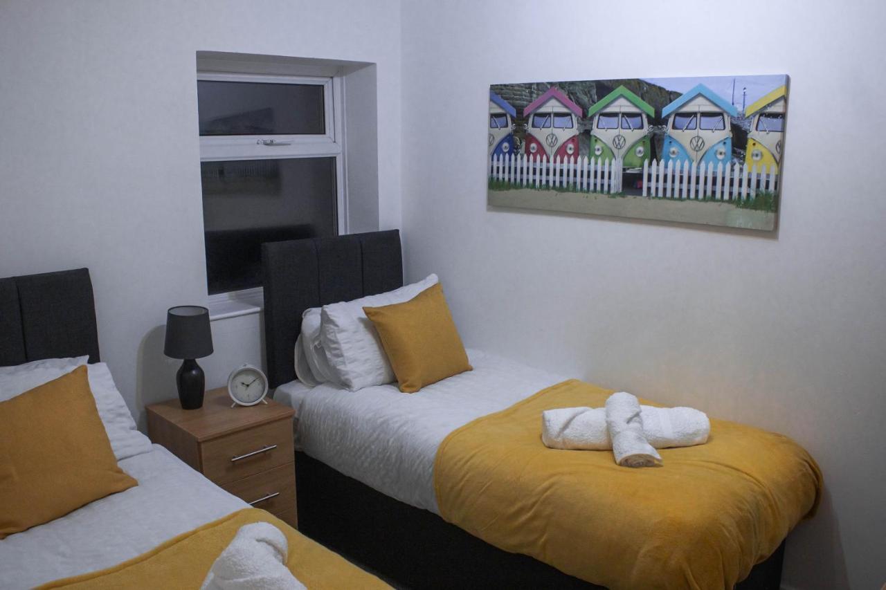 Business Friendly 3Br Home - King Size Beds & Centrally Located Суонси Экстерьер фото