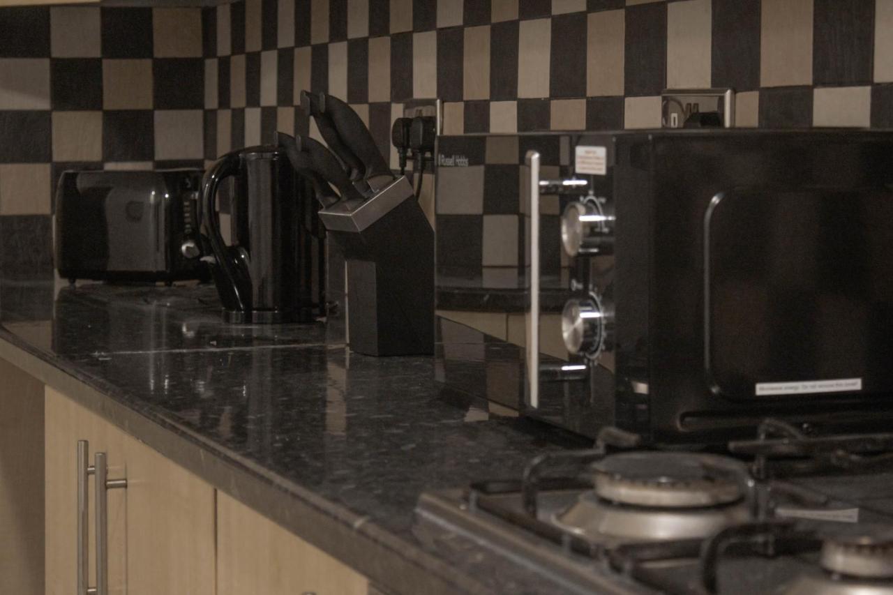Business Friendly 3Br Home - King Size Beds & Centrally Located Суонси Экстерьер фото