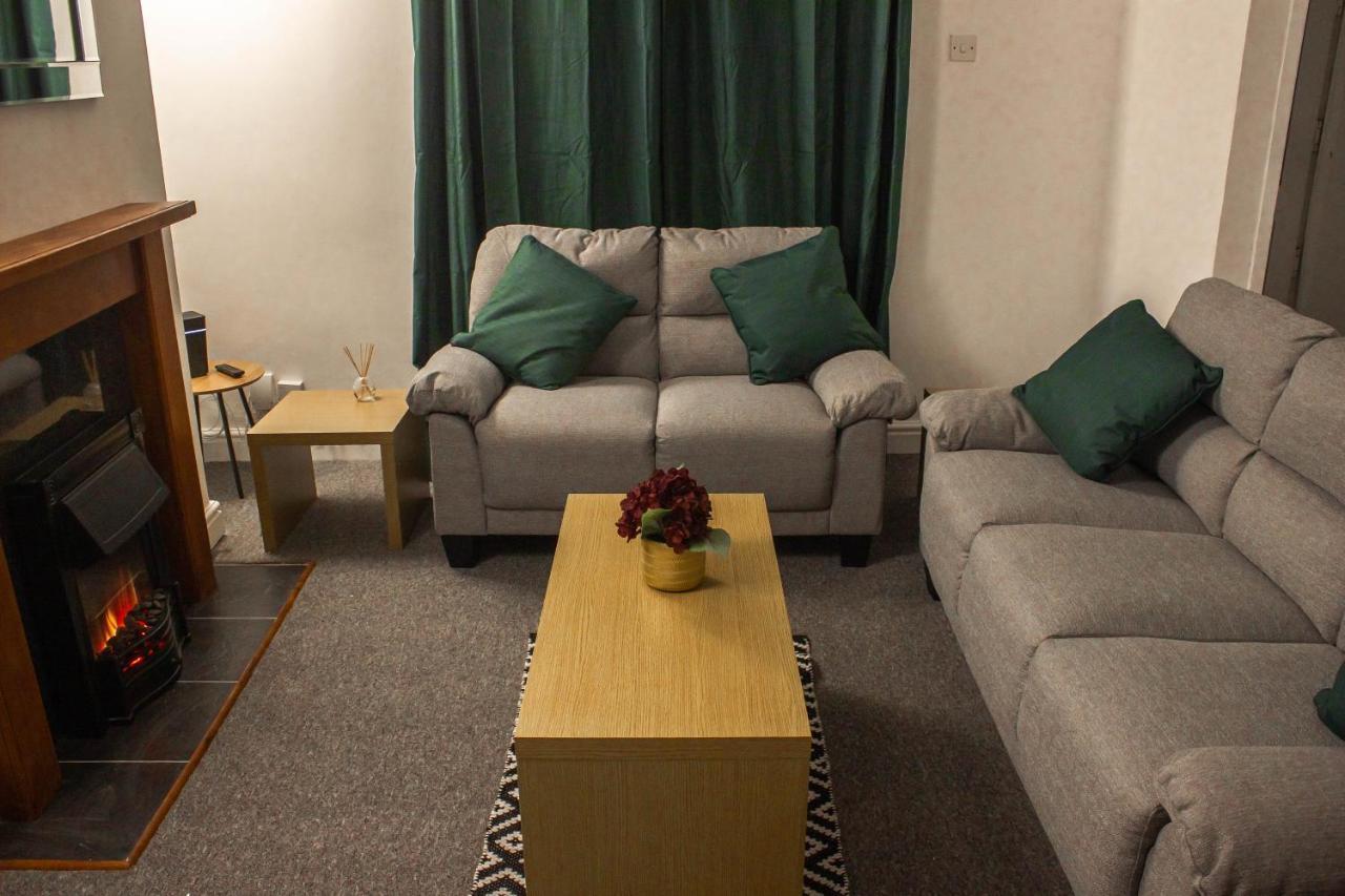 Business Friendly 3Br Home - King Size Beds & Centrally Located Суонси Экстерьер фото