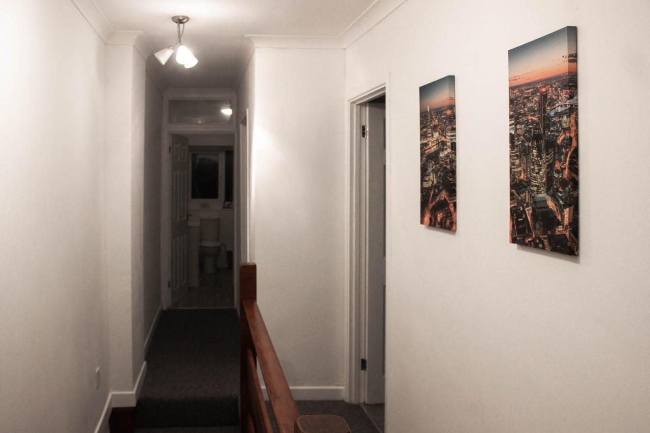 Business Friendly 3Br Home - King Size Beds & Centrally Located Суонси Экстерьер фото