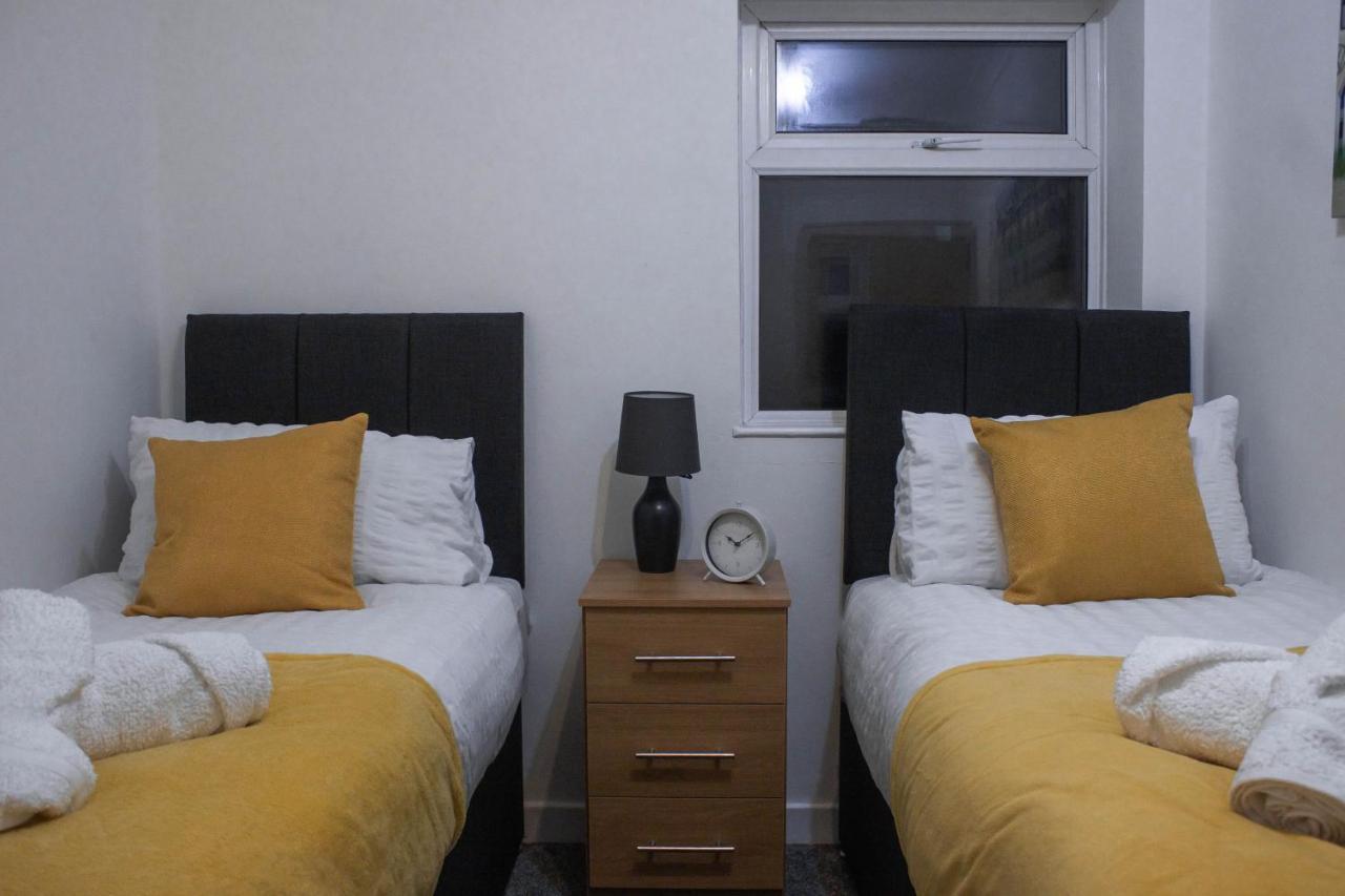Business Friendly 3Br Home - King Size Beds & Centrally Located Суонси Экстерьер фото