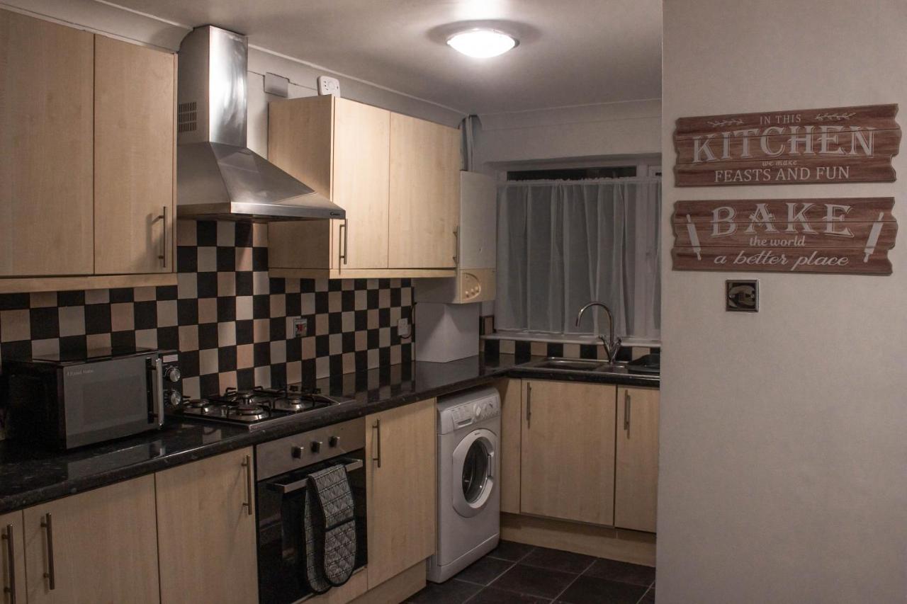 Business Friendly 3Br Home - King Size Beds & Centrally Located Суонси Экстерьер фото