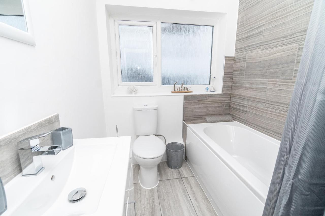 Business Friendly 3Br Home - King Size Beds & Centrally Located Суонси Экстерьер фото