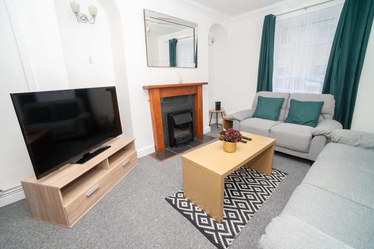Business Friendly 3Br Home - King Size Beds & Centrally Located Суонси Экстерьер фото