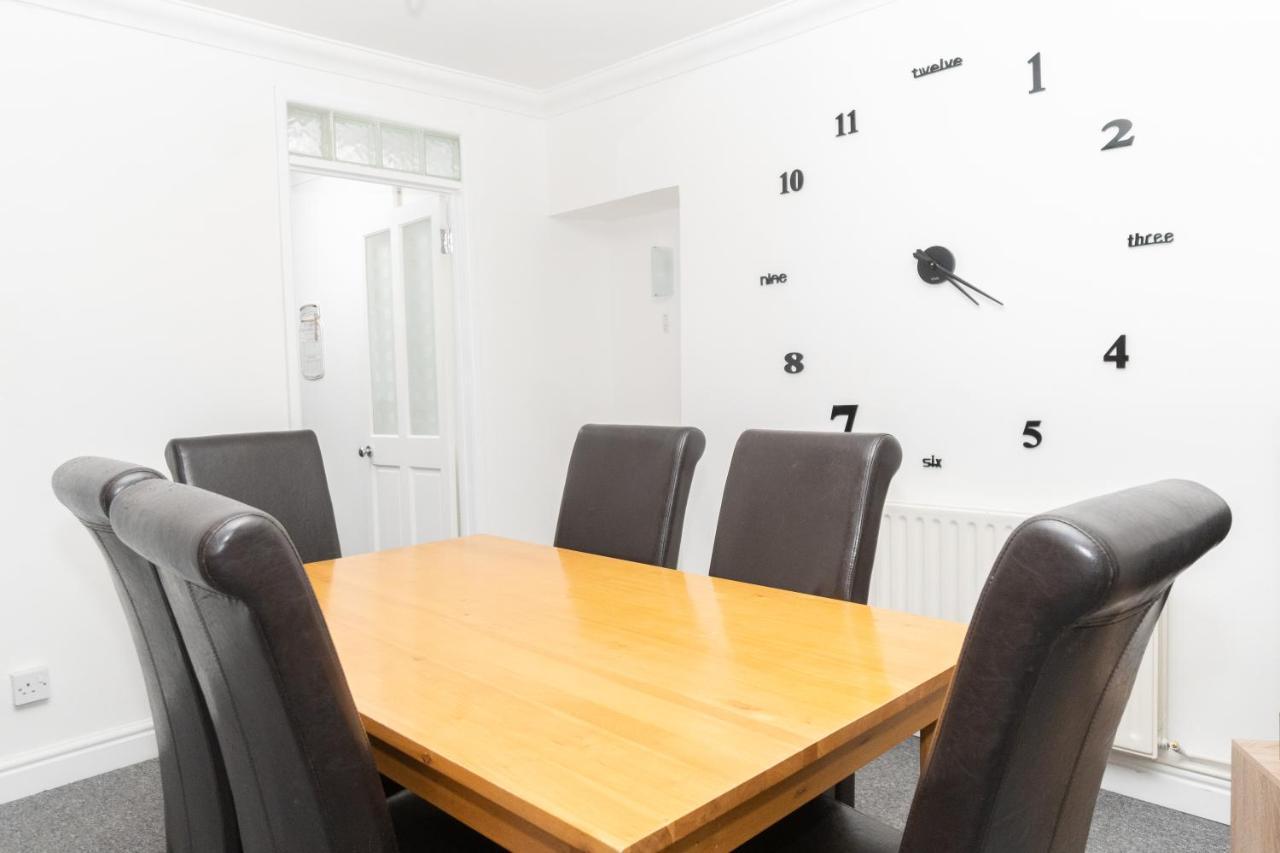 Business Friendly 3Br Home - King Size Beds & Centrally Located Суонси Экстерьер фото